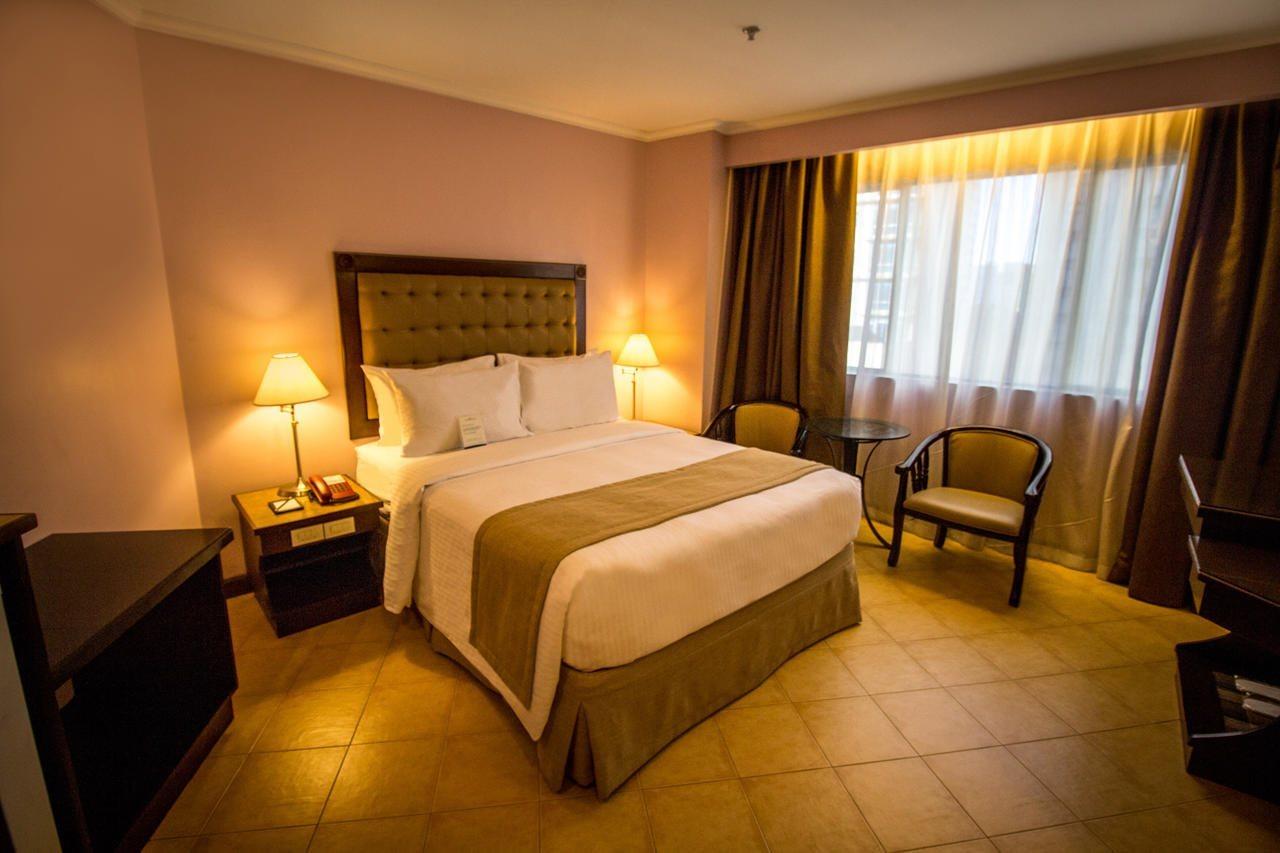 Royal Bellagio Hotel Makati City Exterior foto